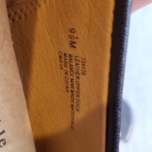 Soft sport purple flats with buckle - Picture 6 of 6